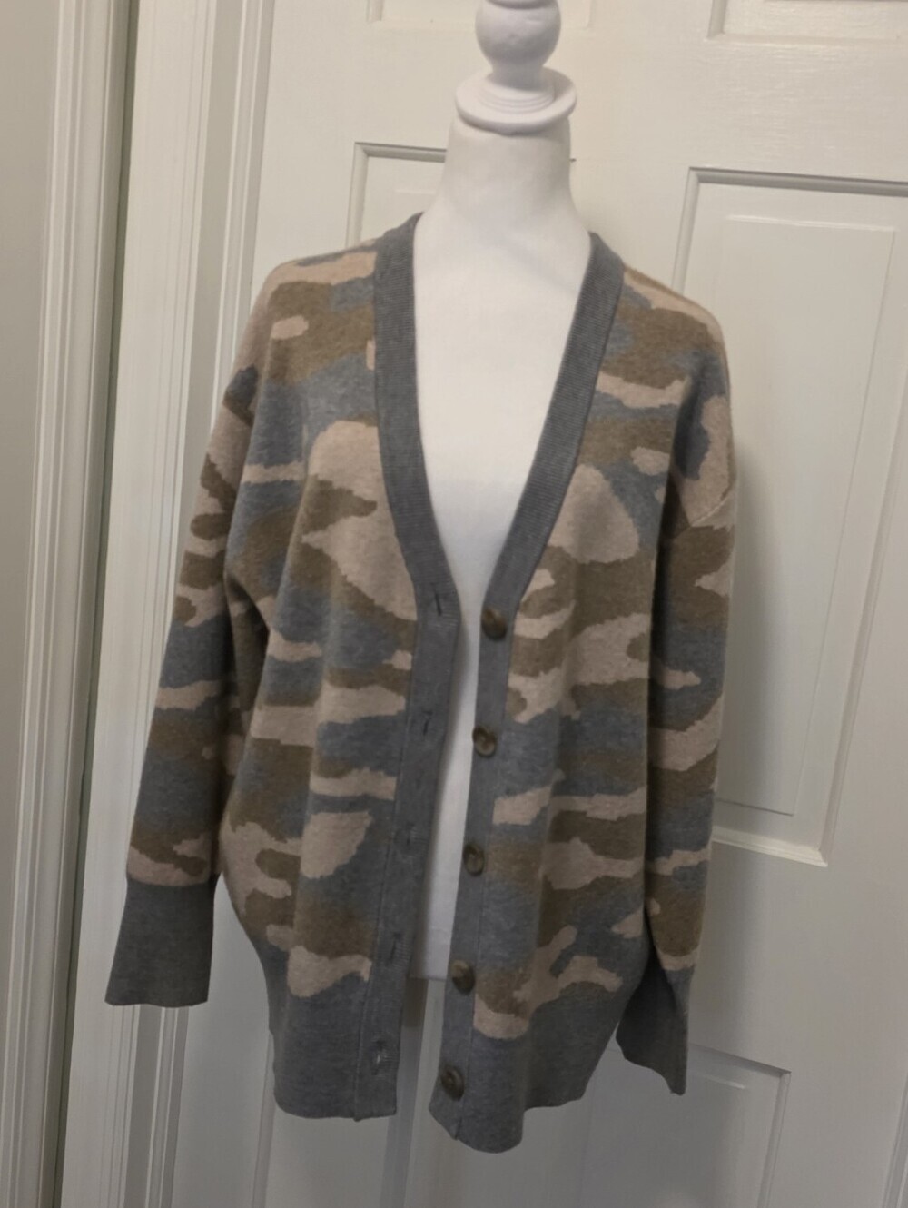 Christian Siriano Gray and Tan Camouflage Knit Cardigan Size Large Casual